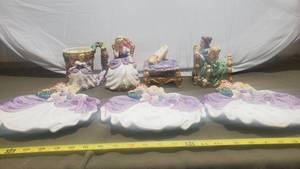 lot 323 image: Fitz and Floyd Porcelain Figurine Set