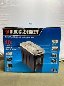 lot 353 image: Black & Decker 10-Sheet Crosscut Paper Shredder with Bin