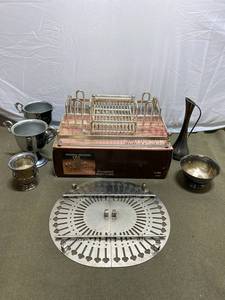 lot 370 image: Oneida Rogers Silver-Plated Buffet Caddy & Assorted Pieces