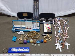 lot 361 image: Vintage Jewelry, Eyeglasses, and Rosary Lot