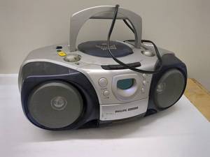 lot 393 image: Philips Magnavox AZ2000 Boombox Retro Audio Player