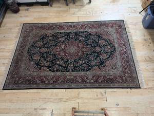 lot 8X image: Oriental Floral Pattern Rug 226
