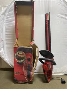 lot 205 image: Black & Decker Electric Hedge Trimmer - Excellent Condition