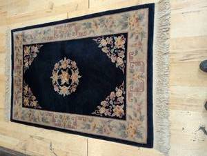 lot 230 image: Floral Design Area Rug 5x4