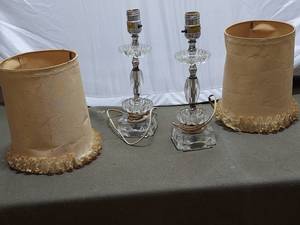 lot 302 image: Vintage UL Portable Lamp with Shade