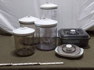 lot 304 image: Vacuum Storage Containers Set