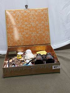 lot 365 image: Vintage Collectibles Lot with Binoculars