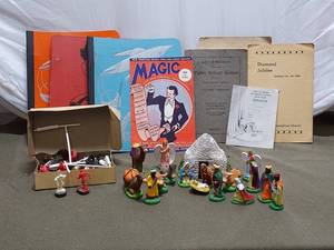 lot 405 image: Vintage Nativity Set & Toy Soldiers