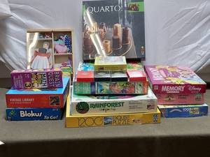 lot 999 image: Board Games & Puzzle Collection Lot