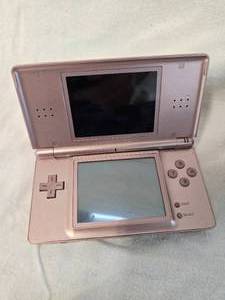 lot 11 image: Nintendo DS, (2) CD Cases, Onn VR Headset