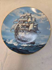 lot 50 image: (2) Collectable Plates