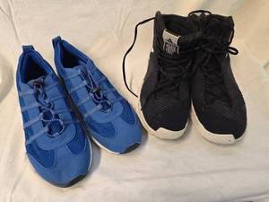 lot 89 image: Adidas Bounce & Blue Tennis Shoes Size 13