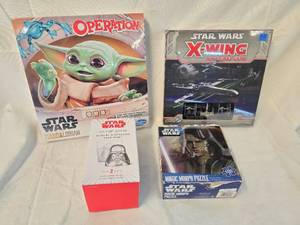 lot 93 image: Star Wars Collectables