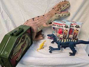 lot 111 image: Misc. Dinosaurs