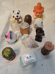 lot 118 image: Misc. Lot of Salt & Pepper Shakers