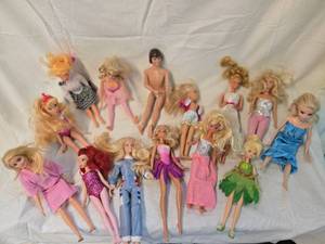 lot 193 image: Misc. Barbie Dolls, Disneys Wish Play Set Figurines