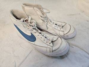 lot 204 image: Vintage 1977 Nike Blazer Mid Air Jordan Size 10