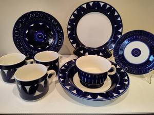 lot 9 image: Arabia SOTKA Cups & Plates