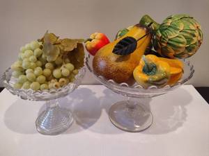 lot 86 image: Glass Fruit BowlsCandy Dishes wFruit
