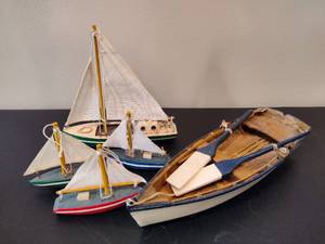 lot 39 image: Assorted SailRow Boat Decor