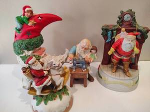 lot 32 image: Four Assorted Santa Ceramic Christmas Decor Pieces
