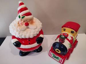 lot 31 image: Santa Cookie Jar & Pfaltzgraff Train (in box)