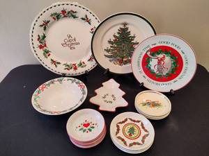 lot 33 image: Lot of Assorted ChristmasHoliday Plates
