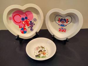 lot 42 image: Vintage Bakelit Collectible Childrens Plates