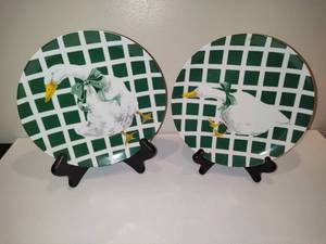 lot 43 image: D56 Collectible Treillage Salad Plates