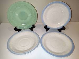lot 8 image: Vintage Anchor Hocking Saucers