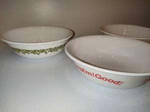 lot 47 image: Vintage Corelle Bowls