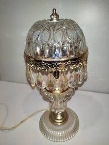lot 53 image: Vintage Crystal Lamp with Danglers