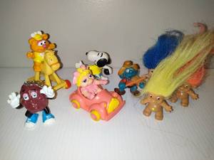 lot 19 image: Vintage McDonalds, Trolls, and More