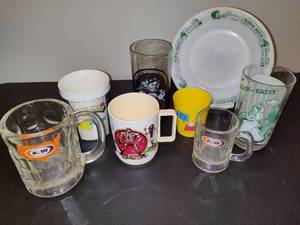 lot 49 image: Lot of Childrens Vintage GlasswareDinnerware
