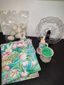 lot 93 image: Lot of Asst Easter Items