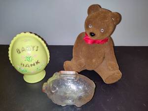 lot 22 image: Vintage Childrens Banks