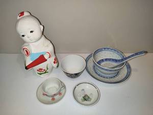 lot 56 image: Vintage Asian Inspired BowlsDecor