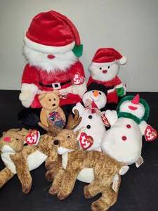 lot 26 image: TY Holiday Beanie Babies wTags
