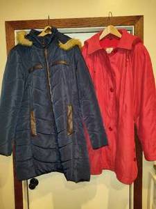 lot 107 image: Two Ladies Winter Coats wHoods (XLL)