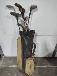 lot 125 image: Vintage Set of Golf Clubs  Carrier