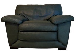lot 7 image: Oversized Italian Made Pine Green Chair