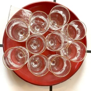 lot 166 image: Beautiful Clear Etched Christmas Tree Glasses and Red Tray