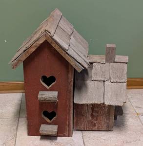 lot 141 image: Large Wood Birdhouse