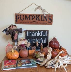 lot 147 image: Fun Fall Home Decor
