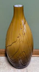 lot 152 image: Large Decorative Glass Vase