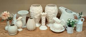 lot 94 image: Pretty Assortment of Ceramic Vases and Pitchers