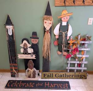 lot 101 image: Festive Wood Fall Decor