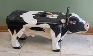 lot 102 image: Adorable Wooden Cow Step Stool