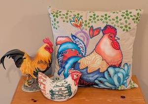 lot 70 image: Colorful Rooster Accent Pillow and Decor