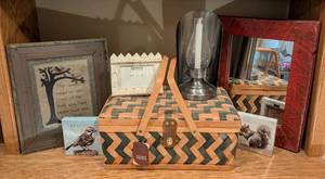 lot 73 image: Assorted Rustic Home Decor